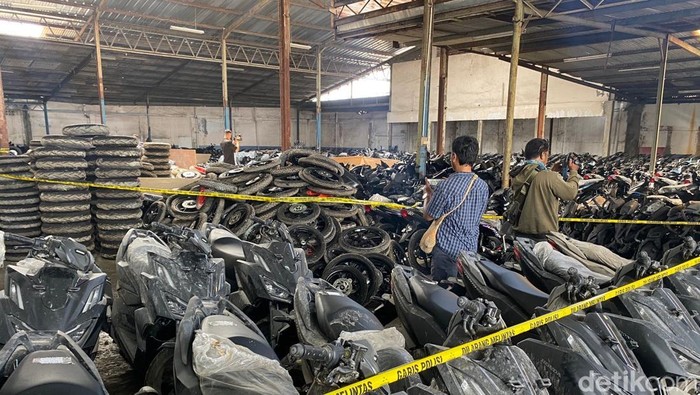 Polda Metro Jaya Bongkar Gudang Ribuan Motor Diduga Hasil Kejahatan di Jakarta Selatan