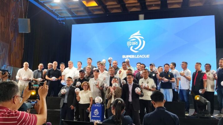 Momen Hangat Shin Tae-yong dan Erick Thohir Berpelukan di Peluncuran Super League 2026/2027